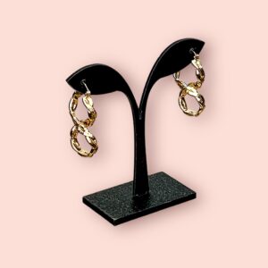 Aretes de Cadena Dorada con Diseño Elegante