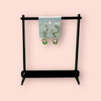 Aretes con Perlas y Detalles Florales - Elegancia Intemporal - Imagen 2