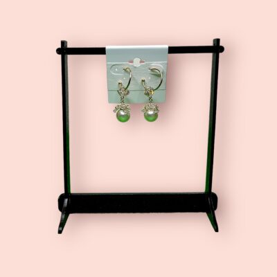 Aretes con Perlas y Detalles Florales – Elegancia Intemporal