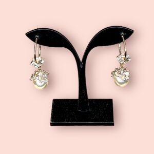 Aretes con Perlas y Detalles Florales - Elegancia Intemporal