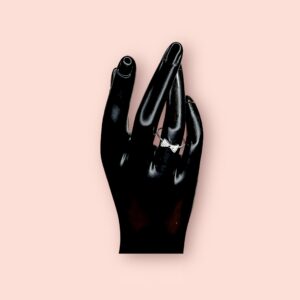 Anillo con Diseño de Lazo en Plata - Elegancia Femenina