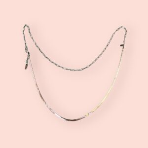 Collar de Cadena Plateada - Sencillez y Elegancia