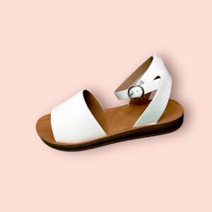 Sandalias Planas Blancas con Hebilla - Imagen 2
