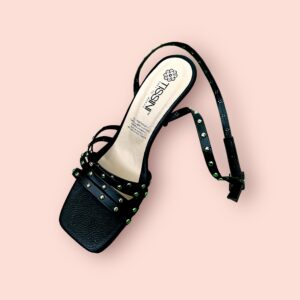 Sandalias negras con tachuelas TISSINI