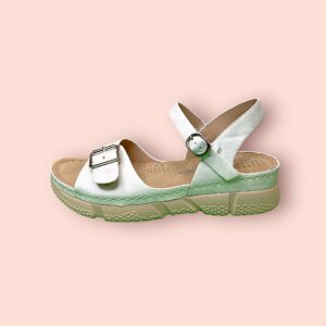 Sandalias Casual Plateadas con Detalle de Hebilla