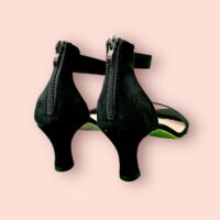 Sandalias de Tacón Medio con Correa Ajustable en Negro - Imagen 2