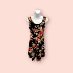 Vestido Floral Negro con Cinturón