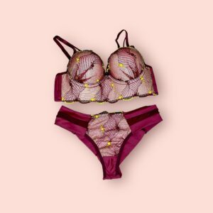 Encanto de Vino: Conjunto de Lencería Burdeos con Detalles Amarillos