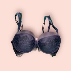 Encanto Nocturno: Sujetador de Encaje Azul Marino