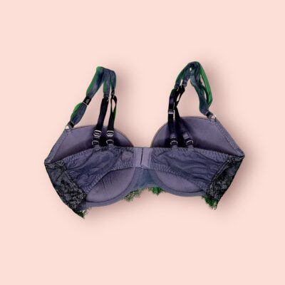 Encanto Nocturno: Sujetador de Encaje Azul Marino