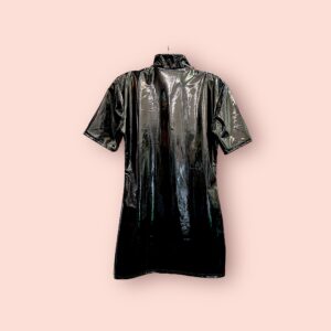 Vestido Negro de Vinilo con Cuello Alto